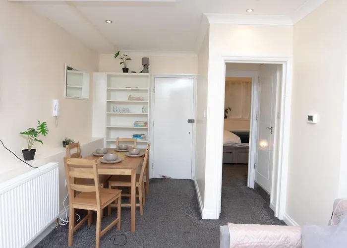 Evergreen Apartments-Flat 7, London